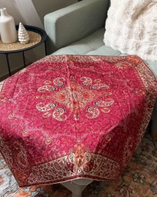 Persian Style Satin Decorative Throw 100x100 cm – Red Paisley Medallion